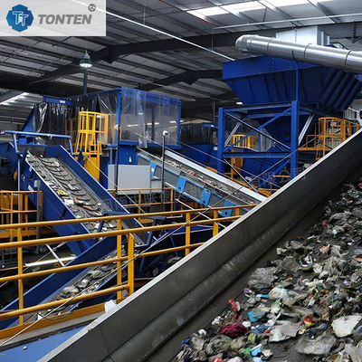 Estação de triagem de resíduos domésticos de futuro aberto e verde